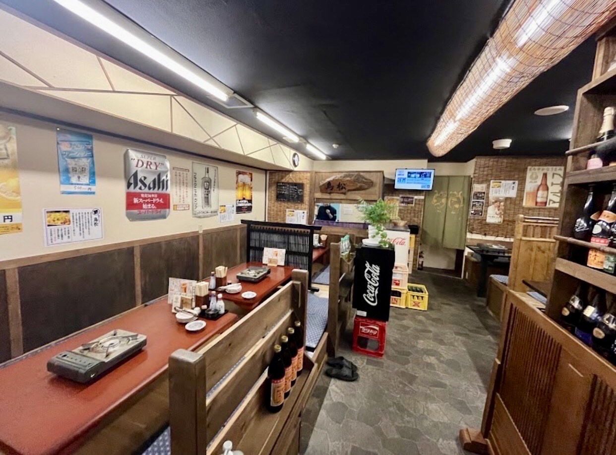 鳥松の店内